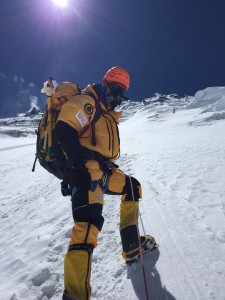 Jaco Ottink climbing Mount Everest. Source: Beyond Summits, www.beyondsummits.nl